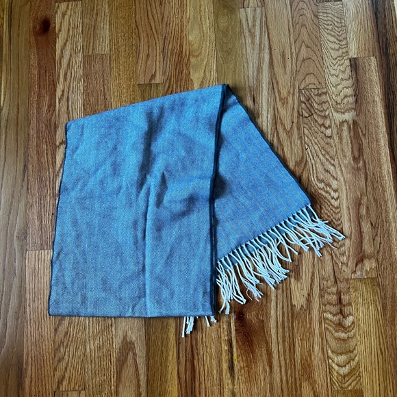 Stylish Azure Men's Scarf - Picture 2 of 5